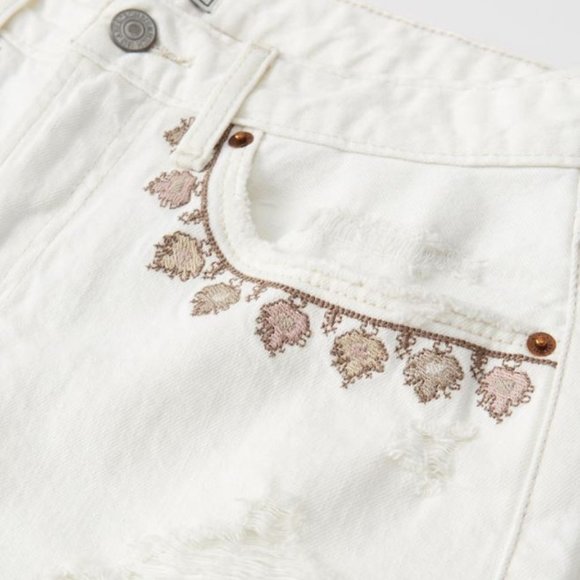 Abercrombie Womens Harper Low Rise Short, White, 0 - Picture 3 of 8